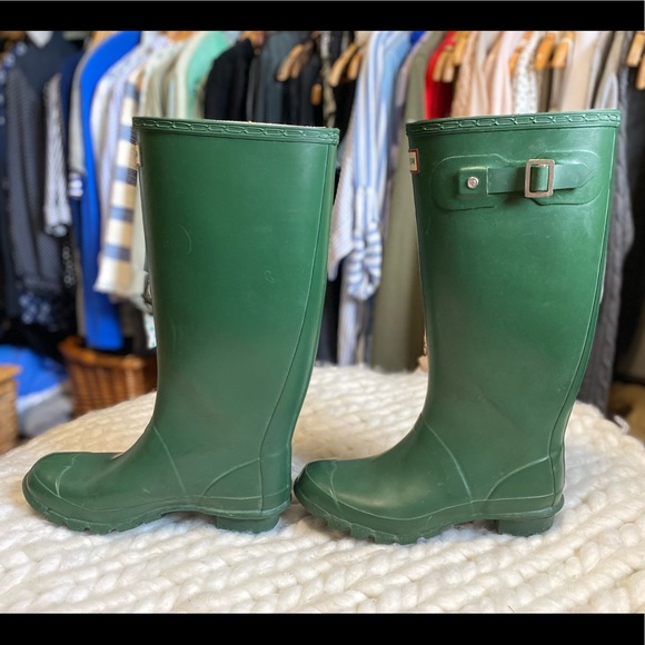 SOLD. Hunter rain boots - Picture 3 of 7